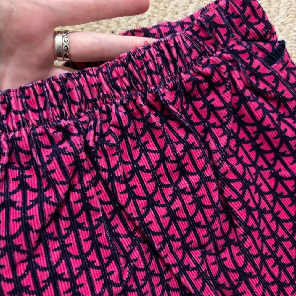 Vineyard Vines Pink and Navy Mini Skirt - Anchor Print (would best fit 2T-3T)